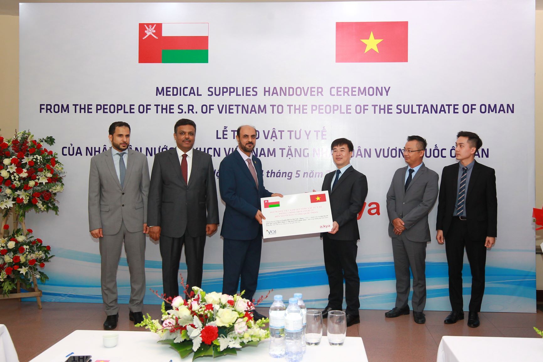 le trao tang vat tu y te ho tro nguoi dan oman phong chong covid 19