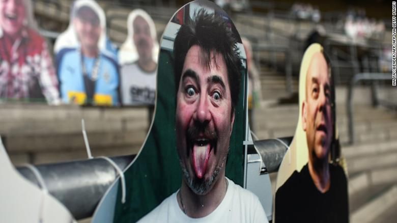 muon kieu khach hang mua covid 19