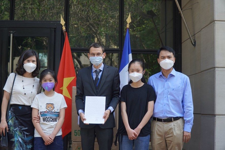 viet nam vien tro phap hang tram nghin khau trang phong chong dich covid 19