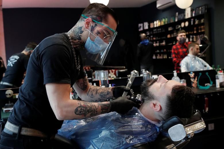 dich covid 19 cac nuoc noi long cach ly xa hoi nguoi dan tranh thu bung lua