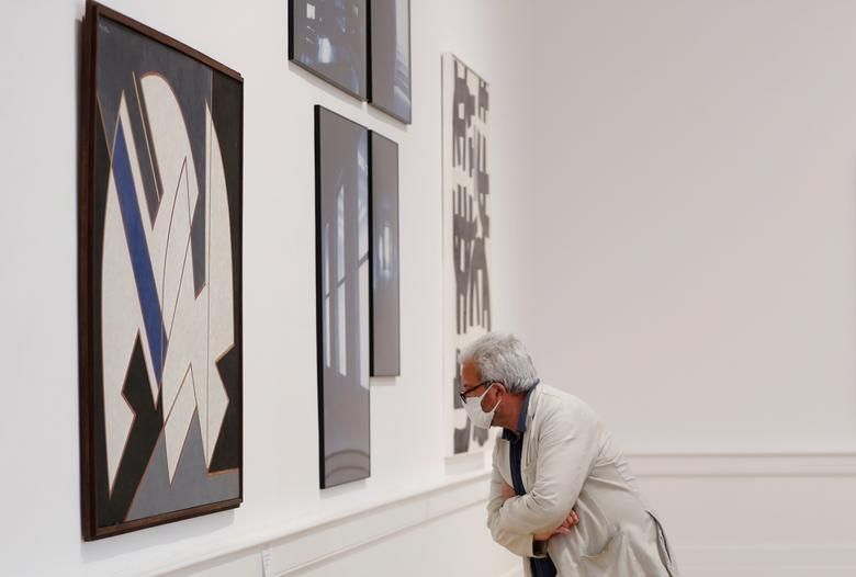 dich covid 19 cac nuoc noi long cach ly xa hoi nguoi dan tranh thu bung lua