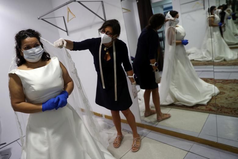 dich covid 19 cac nuoc noi long cach ly xa hoi nguoi dan tranh thu bung lua