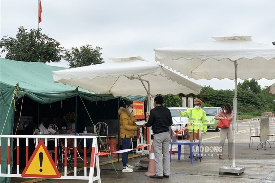chốt liên ngành phòng chống dịch COVID-19 tỉnh Hải Dương đi vào hoạt động. (Nguồn: Lao động) chốt liên ngành phòng chống dịch COVID-19 tỉnh Hải Dương đi vào hoạt động. (Nguồn: Lao động)
