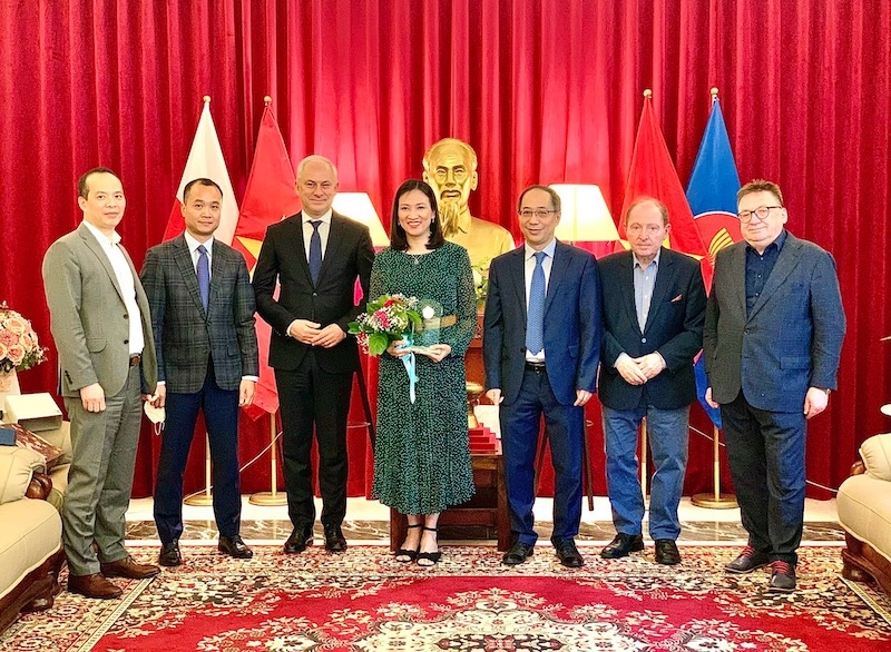 Đại sứ Nguyễn Hùng làm việc với Chủ tịch Nhóm Nghị sĩ Hữu nghị Ba Lan – Việt Nam về chương trình hợp tác sắp tới