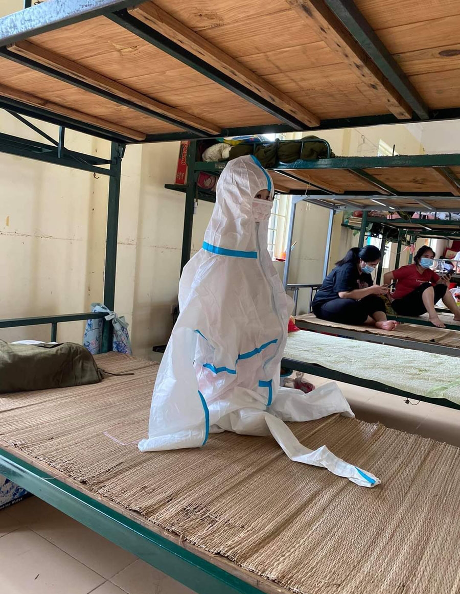 Những khoảnh khắc chạm đến trái tim tại tâm dịch Covid-19 ở Bắc Giang