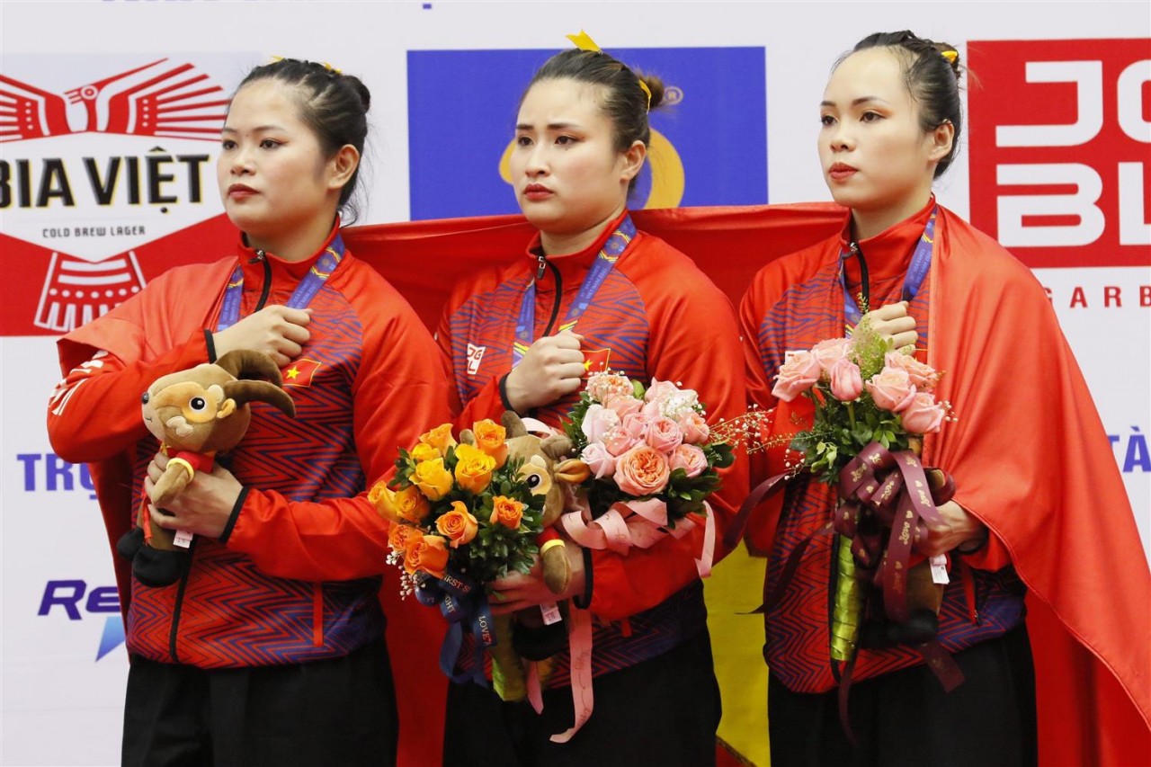  tấm huy chương vàng đầu tiên nội dung quyền tập thể nữ của các vận động viên Nguyễn Thị Thu Hà, Nguyễn Thị Huyền, Vương Thị Bình khi thắng các đối thủ Brunei.