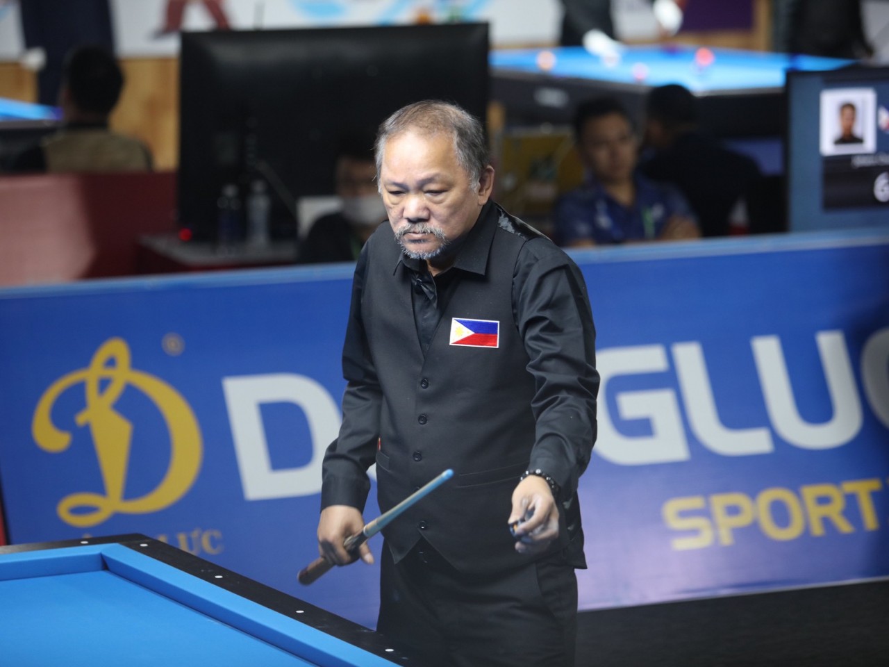 Huyền thoại Efren Reyes thi đấu carom 1 băng tại SEA Games 31. (Ảnh: Minh Điền)