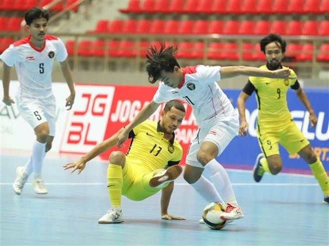 Đánh bại Malaysia, Indonesia chiếm ngôi đầu bảng futsal tại SEA Games 31