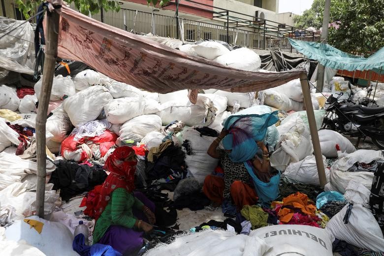 Hình ảnh người dân Ấn Độ giữa đợt nắng nóng kỷ lục