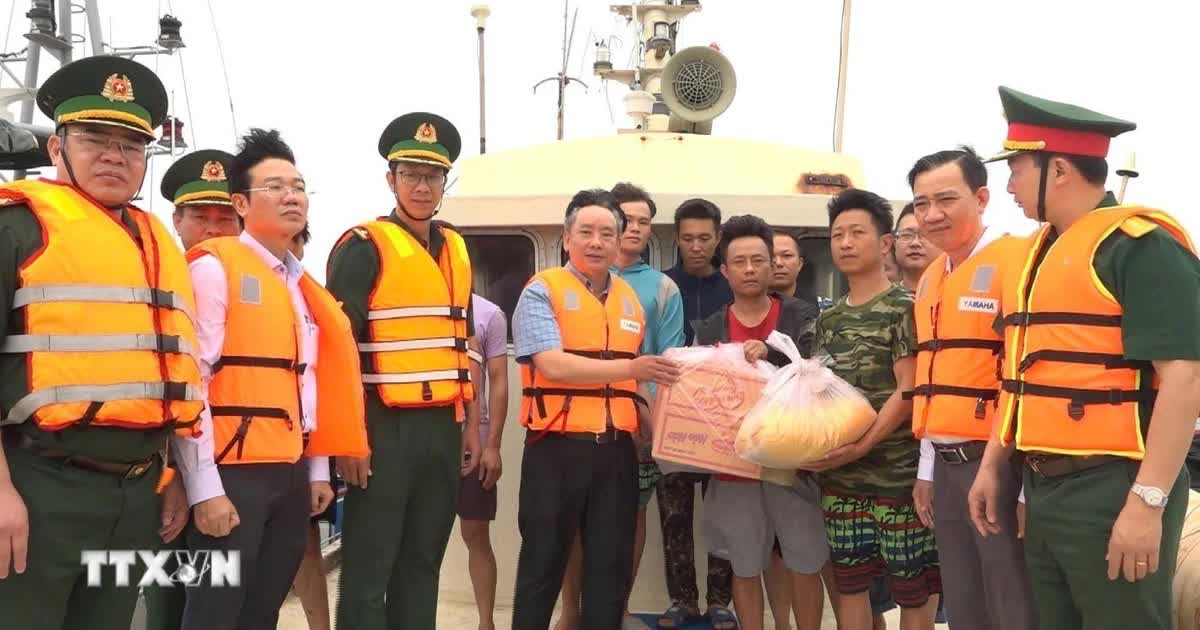 Hải Phòng hỗ trợ 10 ngư dân Trung Quốc gặp nạn trên biển Bạch Long Vĩ