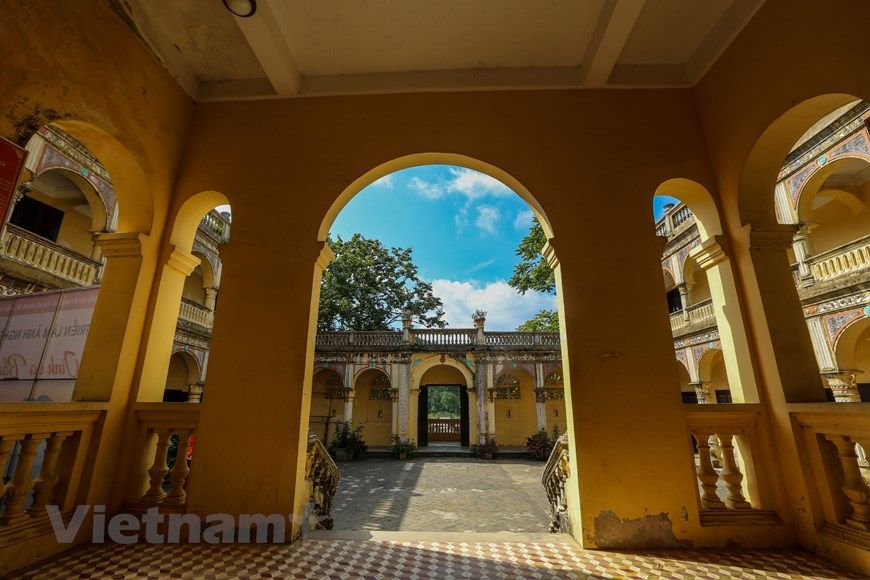 kham pha biet thu lon nhat thi tran bac ha cua vua meo