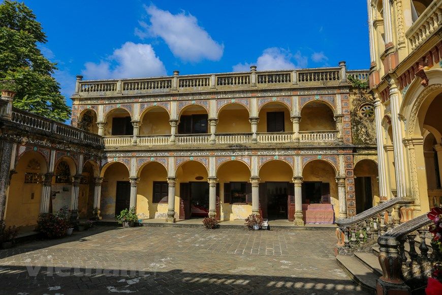 kham pha biet thu lon nhat thi tran bac ha cua vua meo