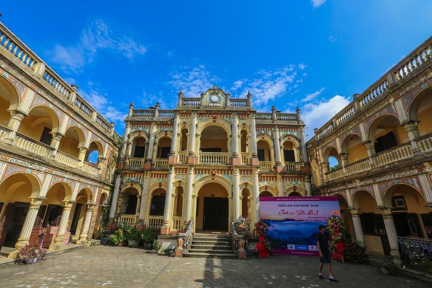 kham pha biet thu lon nhat thi tran bac ha cua vua meo