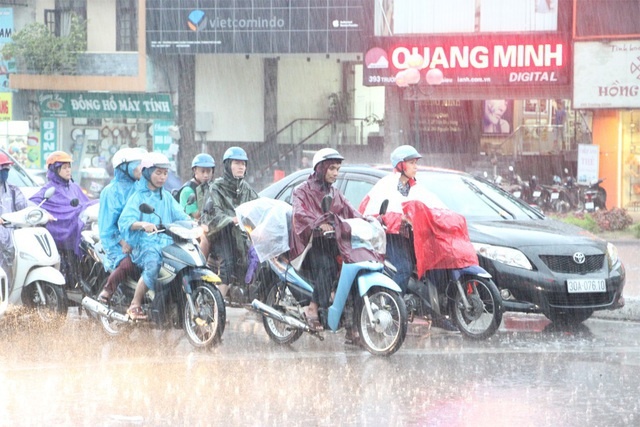 du bao thoi tiet ngay 156 mien bac tiep tuc mua giong ha noi co noi mua rat to