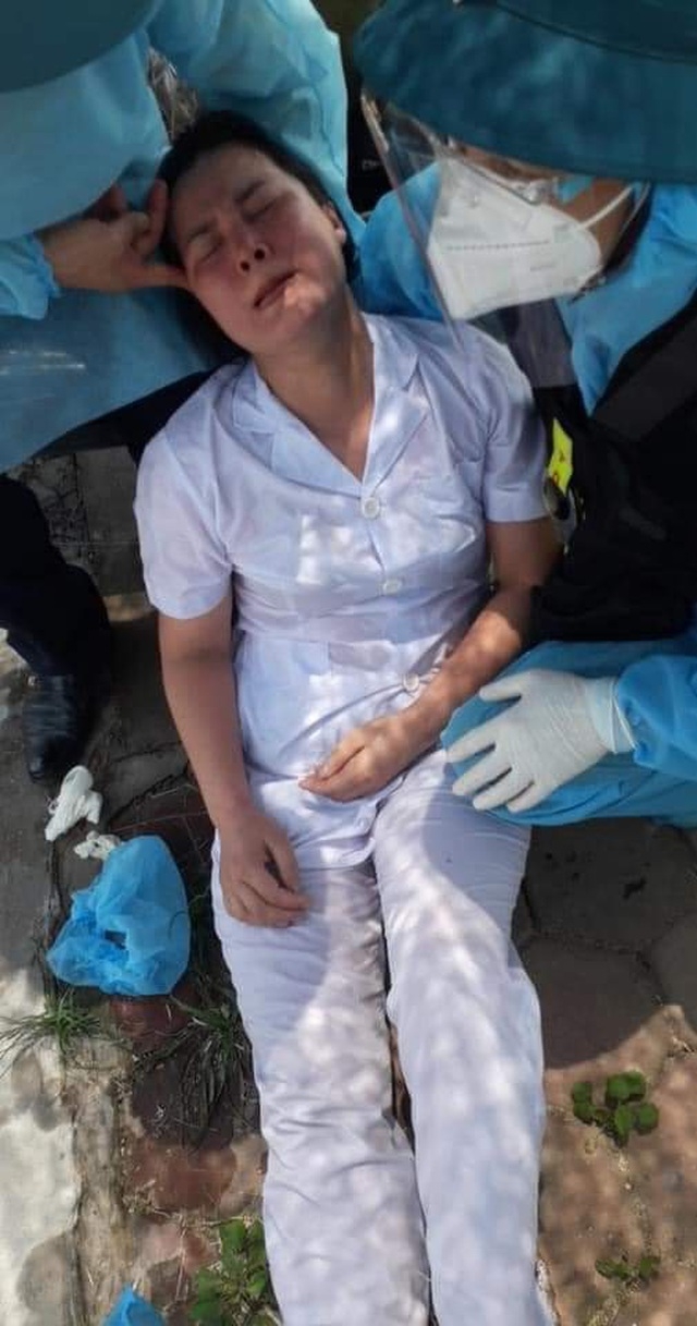 Covid-19: Nhói lòng hình ảnh y, bác sĩ kiệt sức trong bộ đồ bảo hộ vì nắng nóng