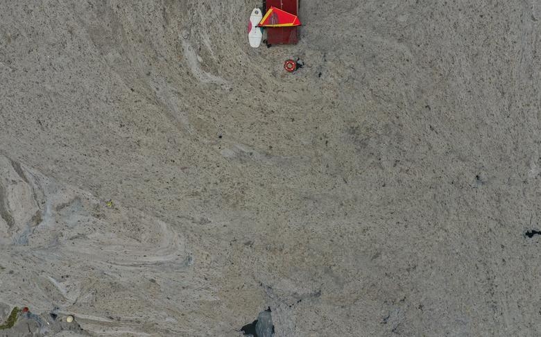 Hình ảnh 'thảm họa' chất nhầy bùng phát tại bờ biển Thổ Nhĩ Kỳ