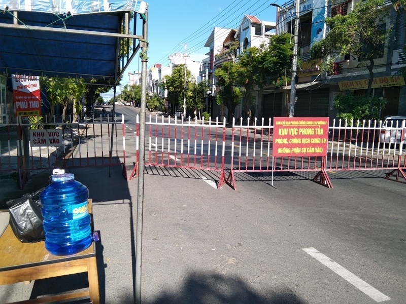 Đoạn đường Trần Phú (TP Tuy Hòa) được phong tỏa để phòng, chống Covid-19.