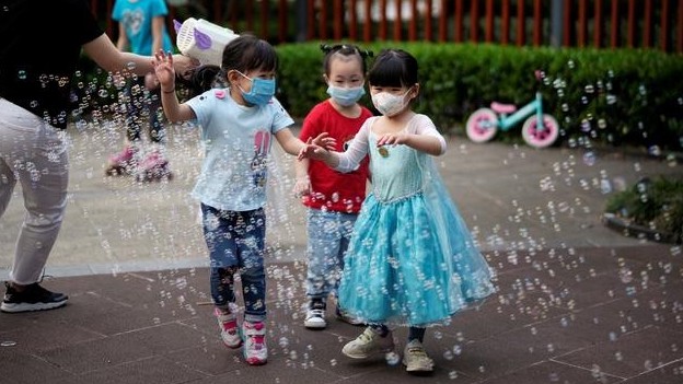 chinh thuc do phong toa chong covid19 nguoi dan thuong hai vui mung tro lai nhip song moi