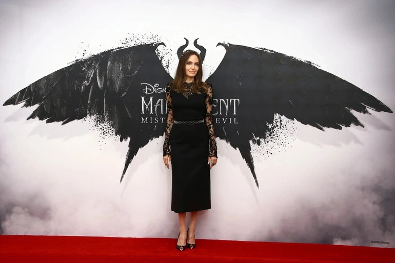 10 khoảnh khắc thần thái của Angelina Jolie