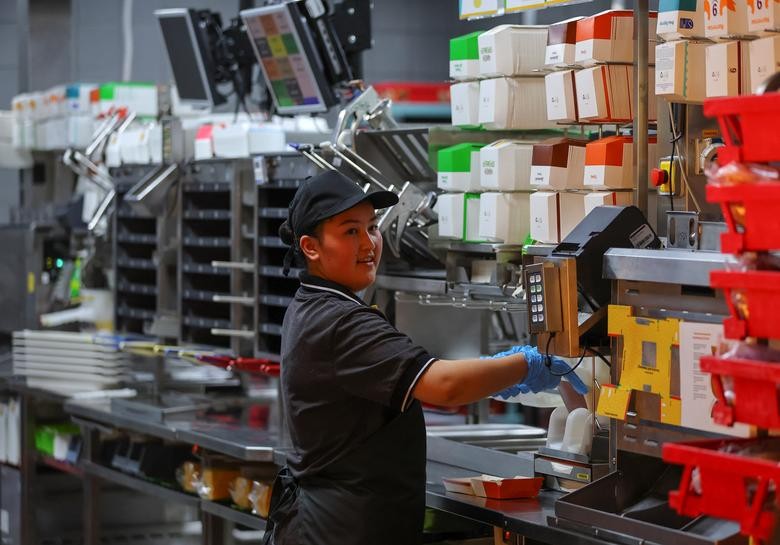 Thương hiệu đồ ăn nhanh nội địa kiếm lời khi McDonald's 'bán tháo' thương hiệu tại Nga