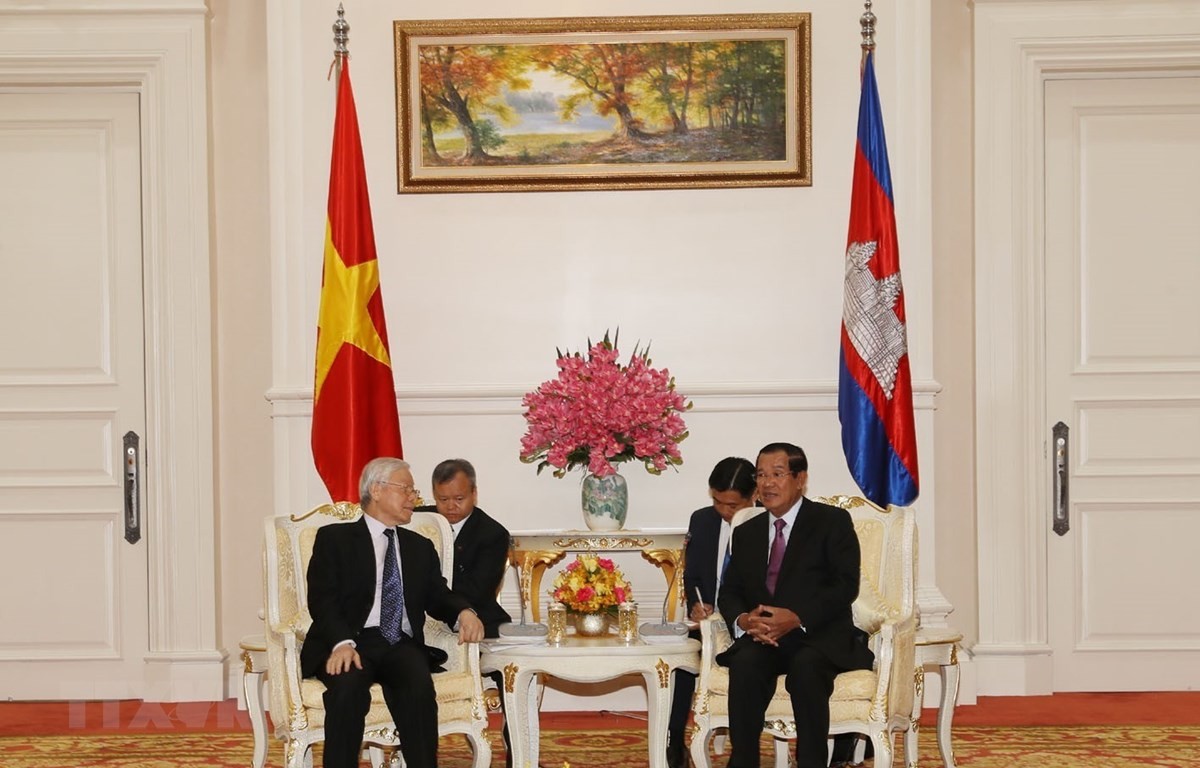 Những bức ảnh quý về quan hệ hữu nghị Việt Nam Campuchia: 55 năm chảy mãi nghĩa tình