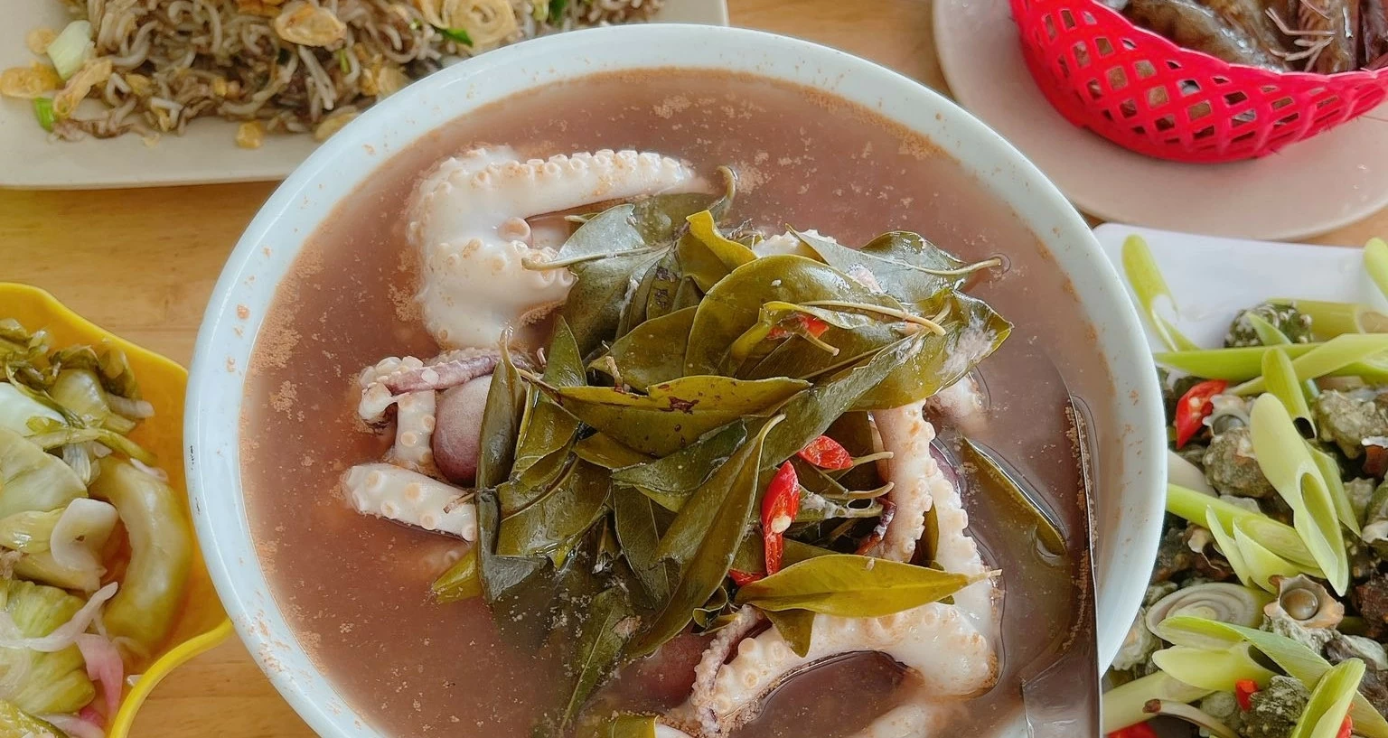 Ghé Quảng Ninh thưởng thức đặc sản ‘chân dài’