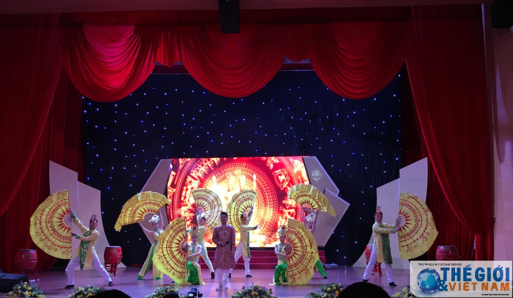 linh thieng do ng ma u la c ho ng hoa t do ng tri an da y y nghi a