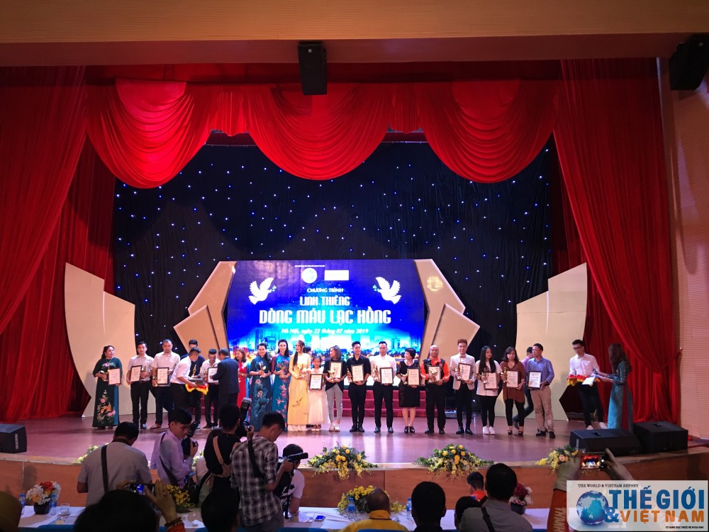 linh thieng do ng ma u la c ho ng hoa t do ng tri an da y y nghi a