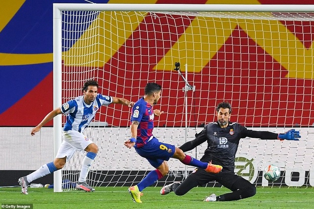 luis suarez ghi ban barcelona nuoi mong bam duoi real madrid 1