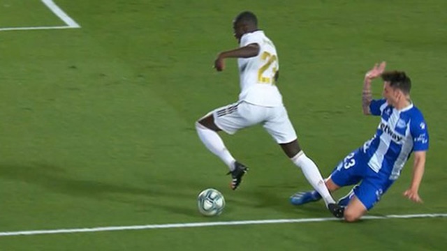 tranh cai nay lua ve hai ban thang giup real madrid chien thang 1