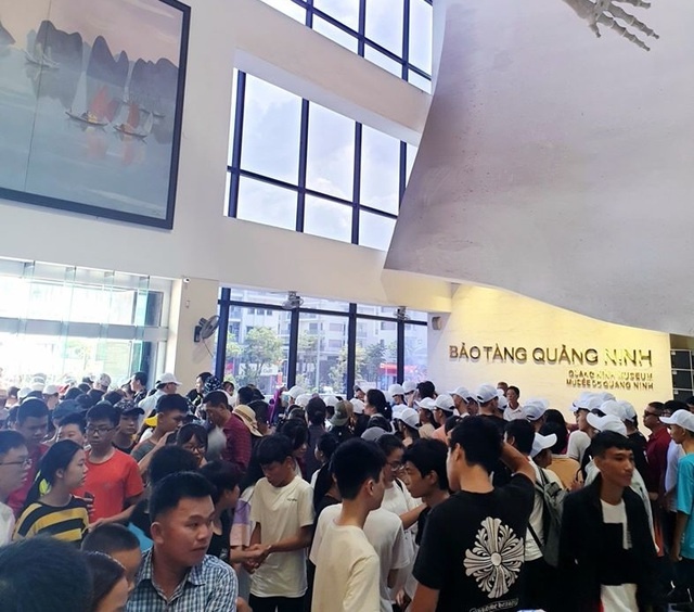 gia tour re mua cao diem hang loat diem du lich trong nuoc chi thay nguoi voi nguoi