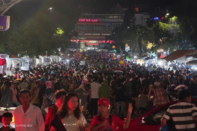 gia tour re mua cao diem hang loat diem du lich trong nuoc chi thay nguoi voi nguoi 3