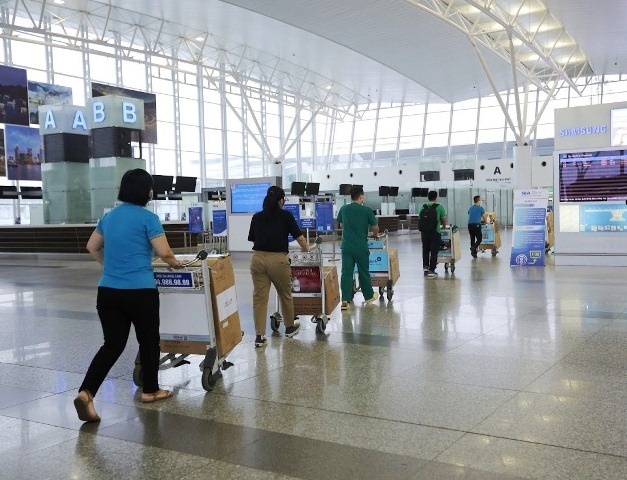 Covid-19: Hình ảnh đoàn bay lên đường hỗ trợ 219 công dân Việt Nam từ Guinea Xích đạo về nước