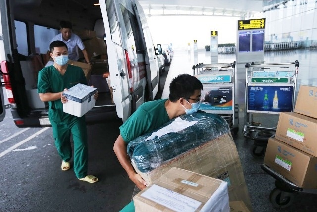 Covid-19: Hình ảnh đoàn bay lên đường hỗ trợ 219 công dân Việt Nam từ Guinea Xích đạo về nước