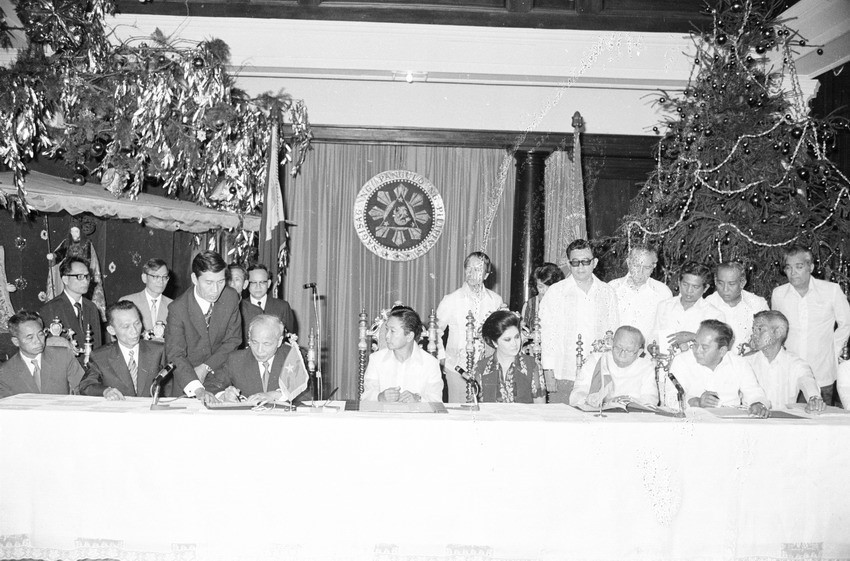 Việt Nam   Philippines: 45 năm qua những bức ảnh