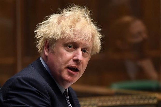 Thủ tướng Anh Boris Johnson phát biểu tại thủ đô London ngày 9/6/2021. (Ảnh: AFP/TTXVN)
