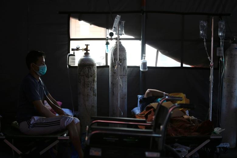 Hình ảnh đau thương nơi tâm dịch Covid-19 ở Indonesia