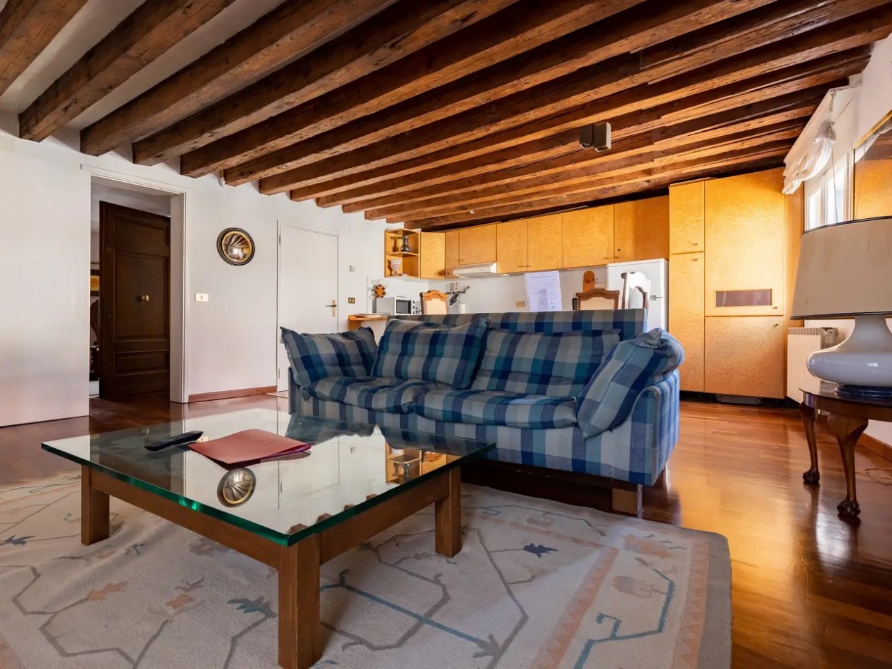 Bên trong căn hộ penthouse trị giá hơn 3 triệu USD, ở ven sông Venice