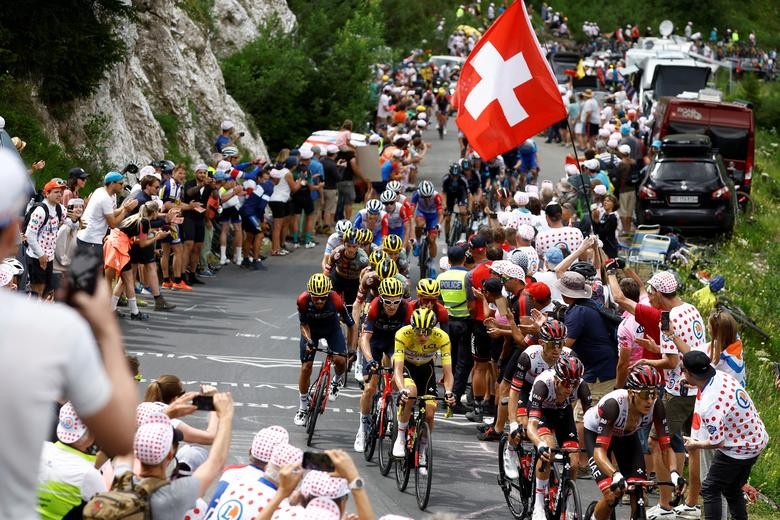 Những hình ảnh đẹp tại giải đua xe đạp Tour de France