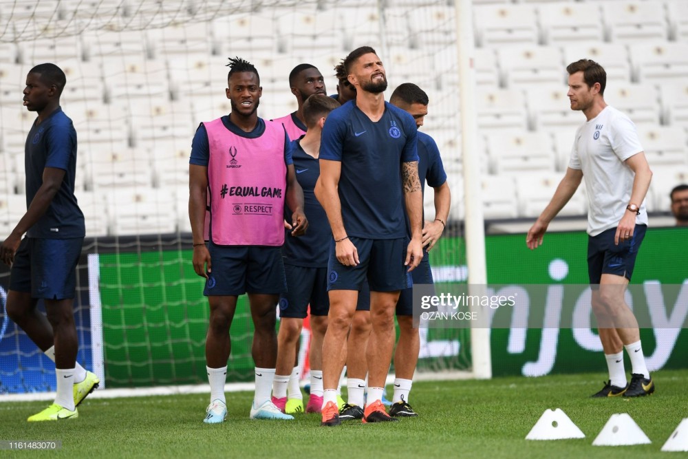 Siêu cúp UEFA: Hình ảnh tập luyện của hai đội Liverpool và Chelsea sieu cup uefa hinh anh tap luyen cua hai doi liverpool va chelsea truoc gio thi dau