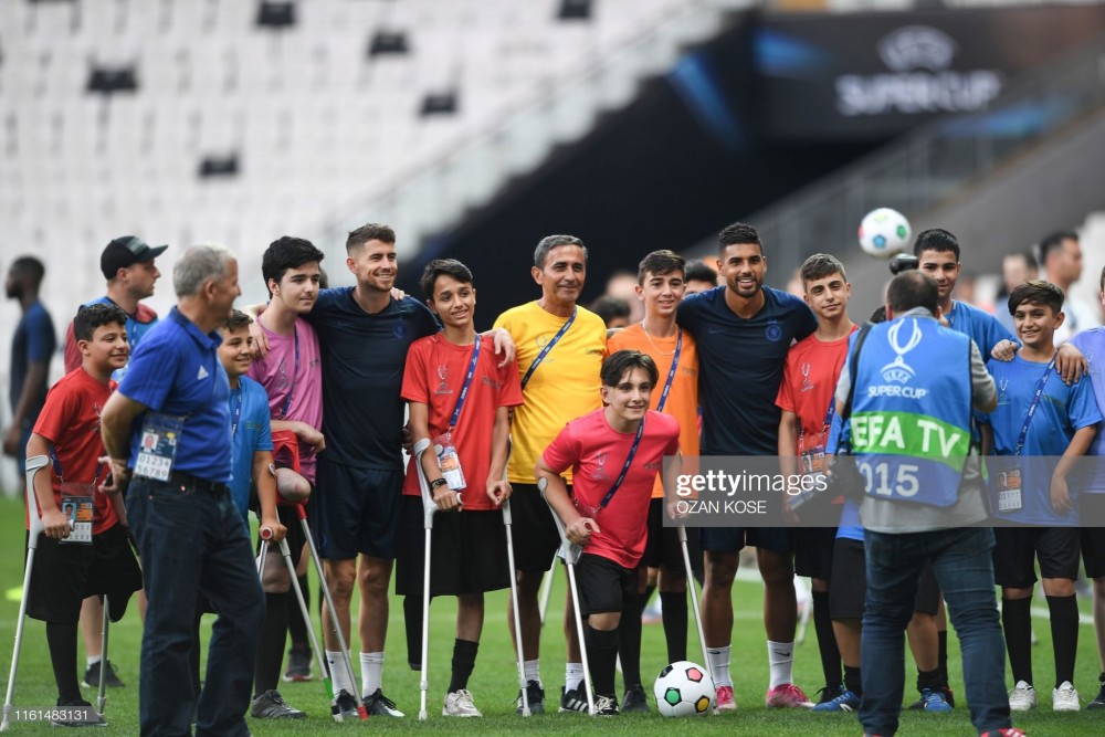 Siêu cúp UEFA: Hình ảnh tập luyện của hai đội Liverpool và Chelsea sieu cup uefa hinh anh tap luyen cua hai doi liverpool va chelsea truoc gio thi dau