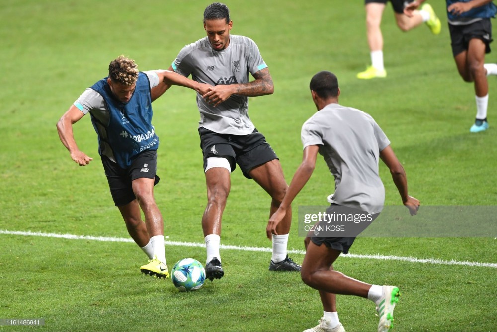 Siêu cúp UEFA: Hình ảnh tập luyện của hai đội Liverpool và Chelsea sieu cup uefa hinh anh tap luyen cua hai doi liverpool va chelsea truoc gio thi dau