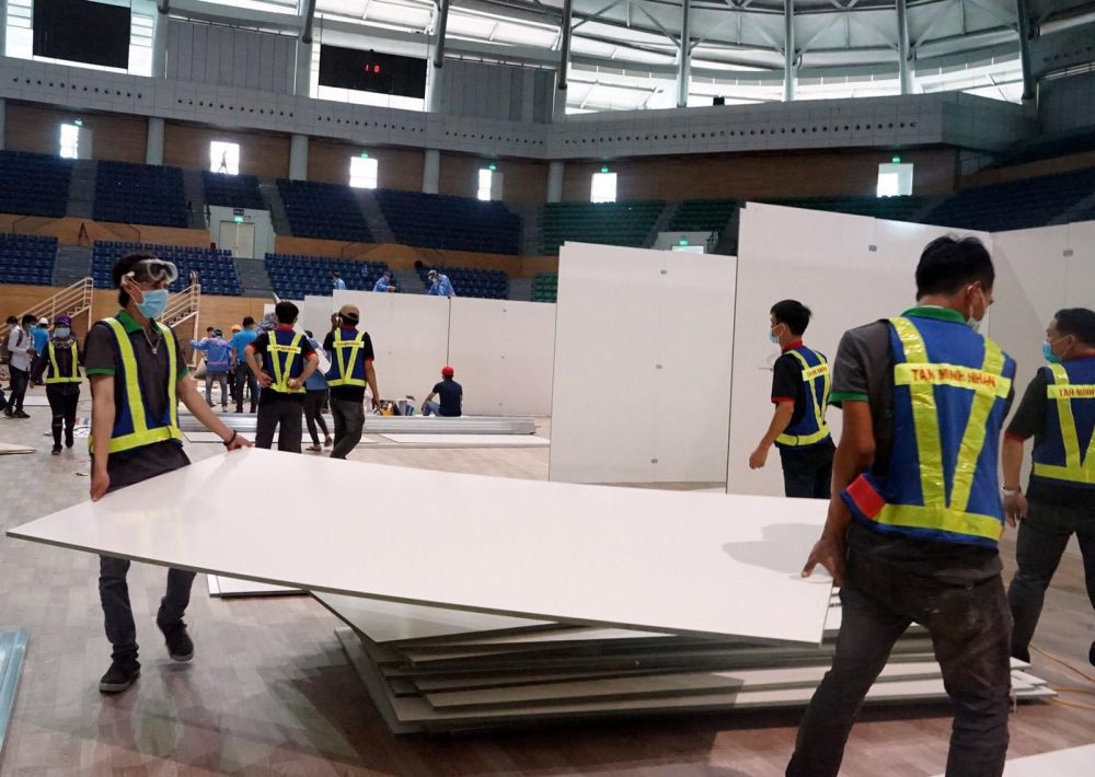Covid-19: Đà Nẵng lắp đặt bệnh viện dã chiến tại Cung thể thao Tiên Sơn