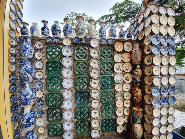 Độc đáo căn nhà được 'phủ kín' hàng nghìn món đồ cổ ở Việt Nam