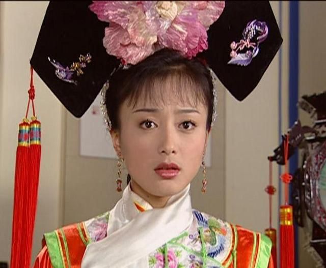 nhung em gai tra xanh trong phim hoa ngu khien chi em phan no 3