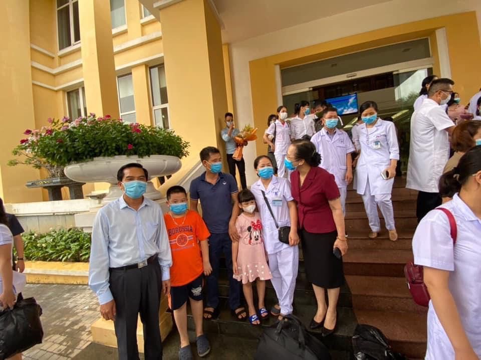 Dịch Covid-19: Đoàn quân 'blouse trắng' đã lên đường tiến về miền Trung thân thương Dịch Covid-19: Đoàn quân 'blouse trắng' đã lên đường tiến về miền Trung thân thương