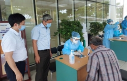 Thứ trưởng Bộ Y tế Nguyễn Trường Sơn: Đội ngũ y tế được cử đến chi viện miền Trung đều muốn ở lại cho đến khi hết dịch Covid-19