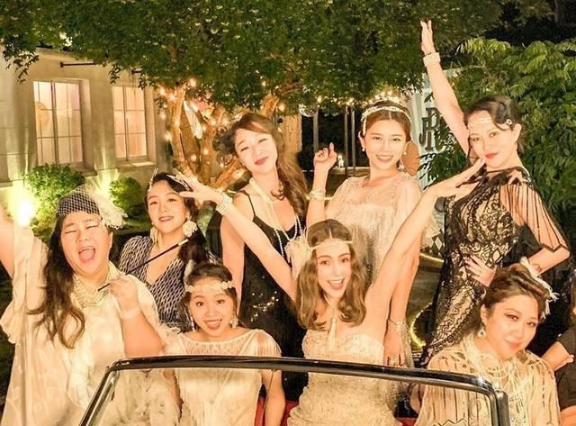 Bữa tiệc sinh nhật hoành tráng đậm chất retro của bà xã 'ông vua nhạc Pop xứ Đài' Châu Kiệt Luân Bữa tiệc sinh nhật hoành tráng đậm chất retro của bà xã 'ông vua nhạc Pop xứ Đài' Châu Kiệt Luân