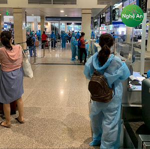 Covid-19 ở Nghệ An: Hàng trăm người dân xứ Nghệ đến sân bay Tân Sơn Nhất làm thủ tục về quê