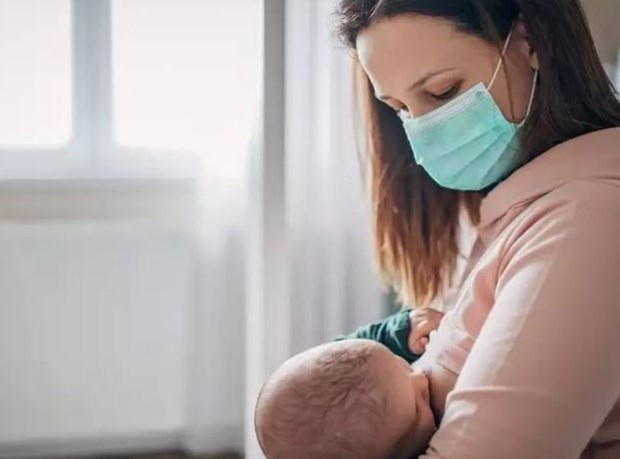 Bị Covid-19 có nên nuôi con bằng sữa mẹ?